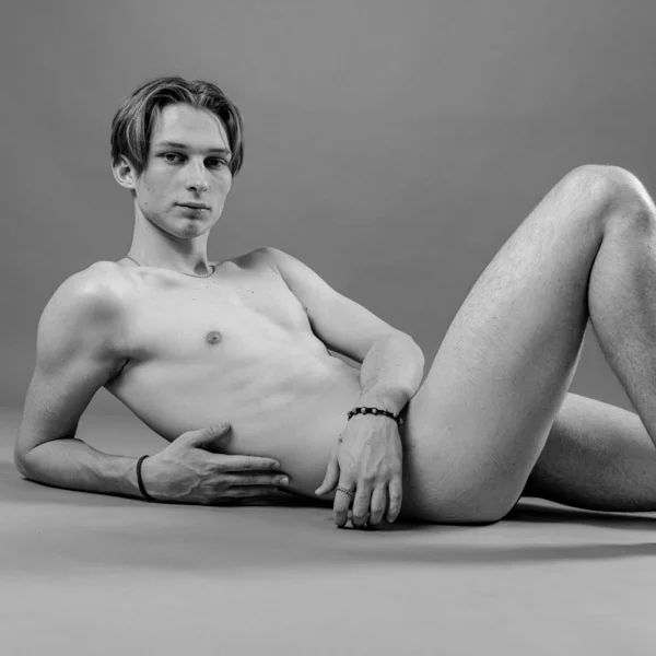 male nudes ideas, men nude ideas, positioning for male nude, nude poses men, nude poses for men, male nude photography poses, nude male art poses, nude male photography poses