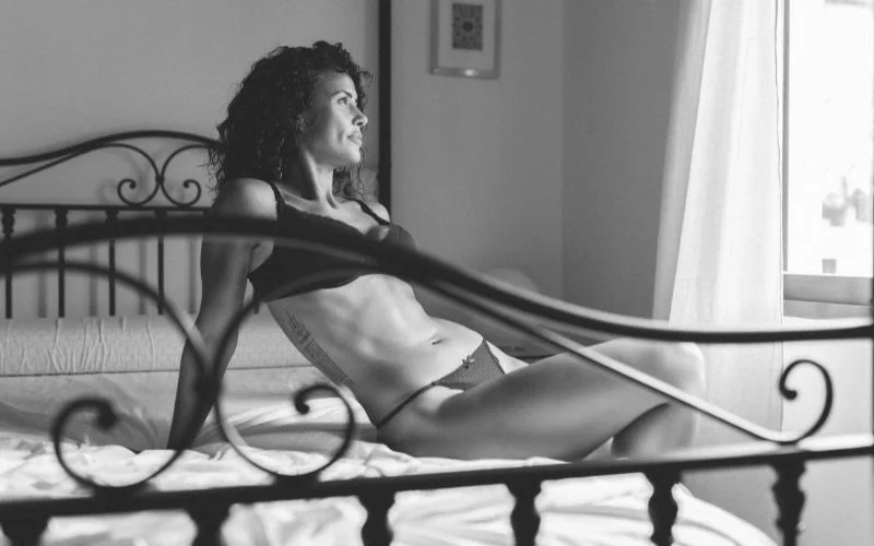 sensual boudoir poses-1