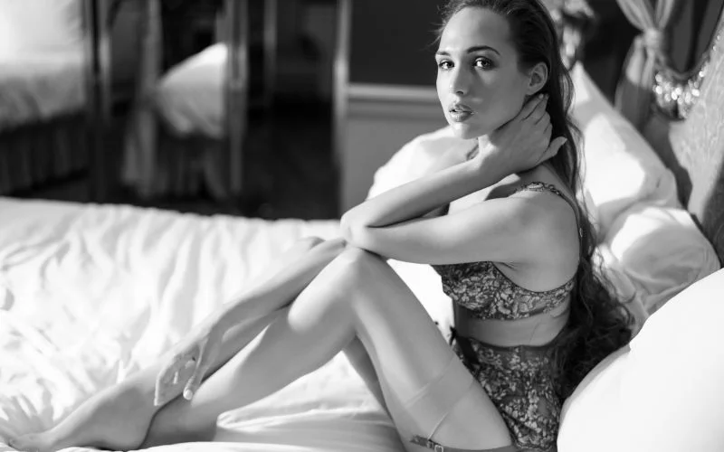 sensual boudoir poses-8