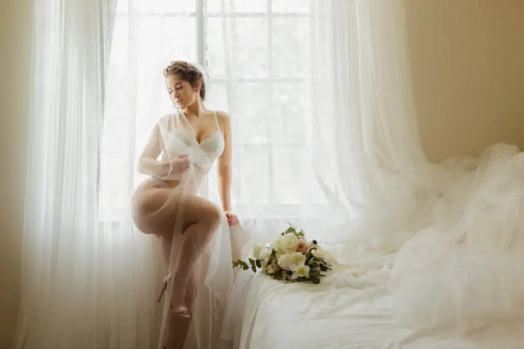 boudoir nude wedding photos, bedroom bridal nude photo, bride nude photo