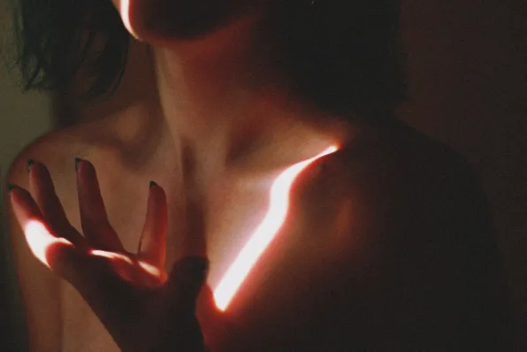 ideas for nude selfies in a good lighting, nude selfie tips, ideas for nude selfies