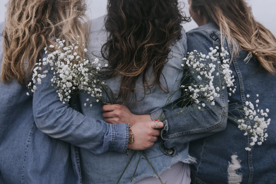 best friend poses for 2 female, best friend photoshoot poses, best friend photo pose, girl best friend photoshoot ideas, best friend poses for 2, friends photo ideas, best friend poses, friend poses, bestie photo pose, friend photo pose, poses with best friend