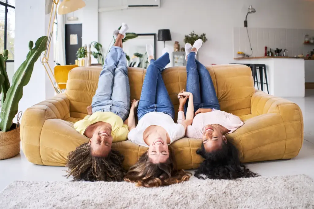 best friend poses for 2 female, best friend photoshoot poses, best friend photo pose, girl best friend photoshoot ideas, best friend poses for 2, friends photo ideas, best friend poses, friend poses, bestie photo pose, friend photo pose, poses with best friend