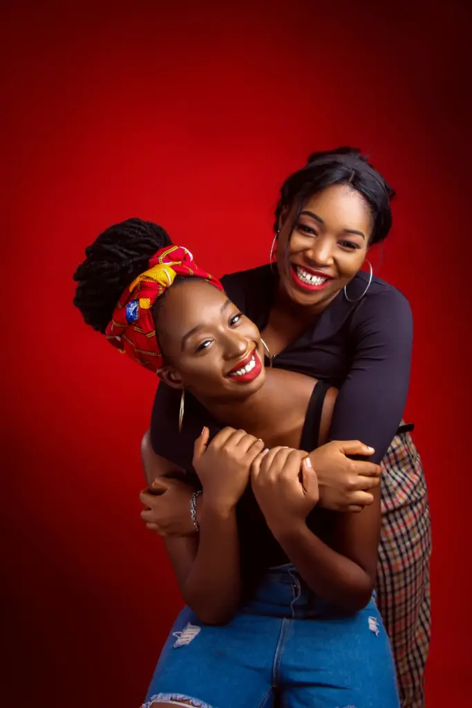 best friend poses for 2 female, best friend photoshoot poses, best friend photo pose, girl best friend photoshoot ideas, best friend poses for 2, friends photo ideas, best friend poses, friend poses, bestie photo pose, friend photo pose, poses with best friend