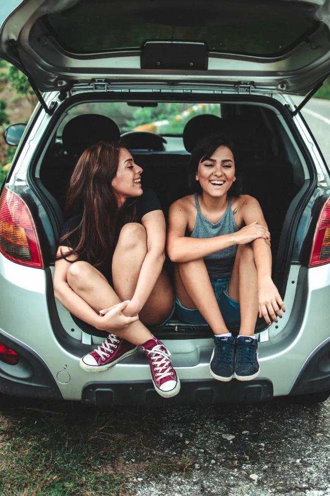 best friend poses for 2 female, best friend photoshoot poses, best friend photo pose, girl best friend photoshoot ideas, best friend poses for 2, friends photo ideas, best friend poses, friend poses, bestie photo pose, friend photo pose, poses with best friend