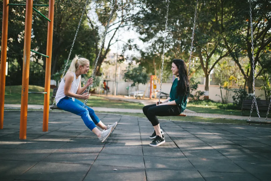 best friend poses for 2 female, best friend photoshoot poses, best friend photo pose, girl best friend photoshoot ideas, best friend poses for 2, friends photo ideas, best friend poses, friend poses, bestie photo pose, friend photo pose, poses with best friend