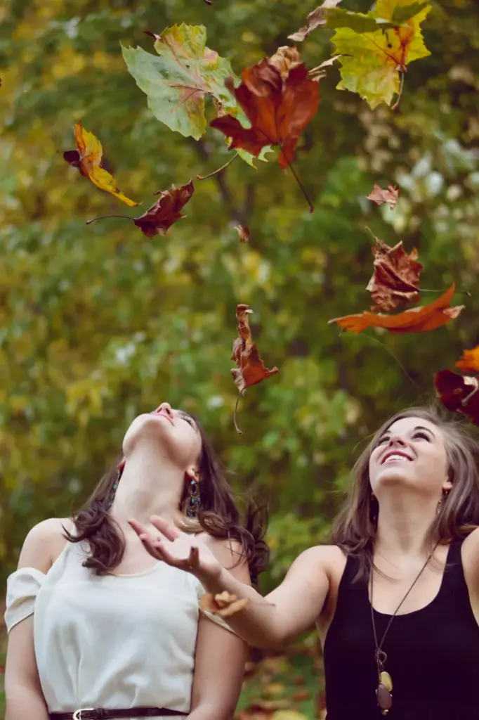 best friend poses for 2 female, best friend photoshoot poses, best friend photo pose, girl best friend photoshoot ideas, best friend poses for 2, friends photo ideas, best friend poses, friend poses, bestie photo pose, friend photo pose, poses with best friend