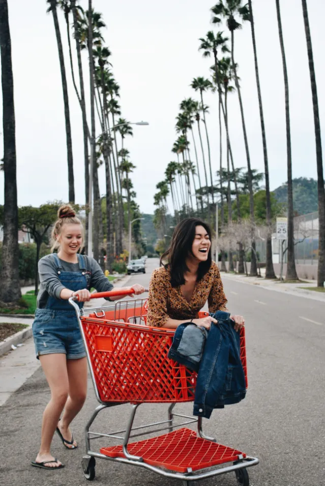 best friend poses for 2 female, best friend photoshoot poses, best friend photo pose, girl best friend photoshoot ideas, best friend poses for 2, friends photo ideas, best friend poses, friend poses, bestie photo pose, friend photo pose, poses with best friend