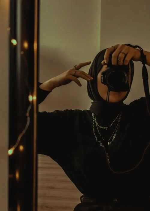 mirror selfie poses