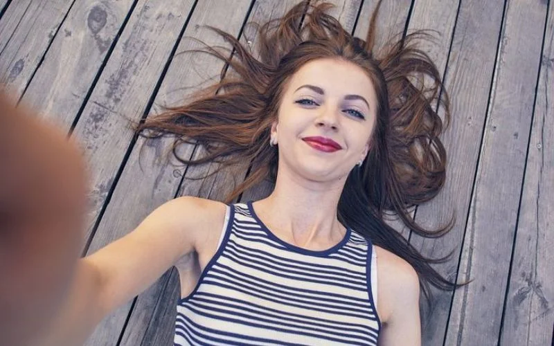 lay down for dynamic photos