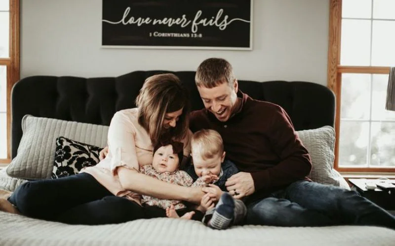 family hug for family photoshoot ideas, family photoshoot ideas