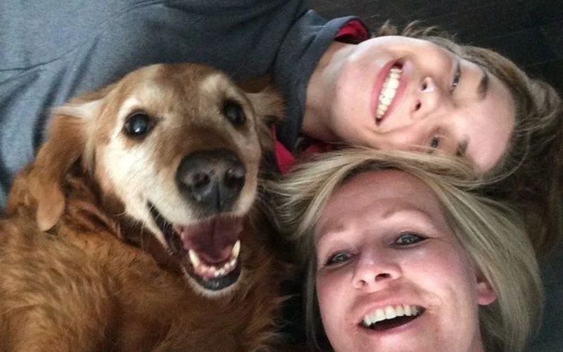 selfie poses, Family Selfie Ideas With Pet