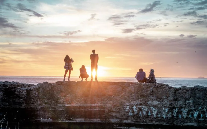 try silhouettes for family portraits