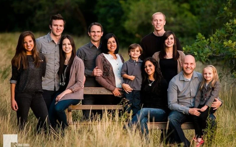 create balance in your photographs, Family Group Photo Pose