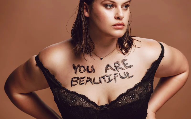 boudoir photo poses for plus size