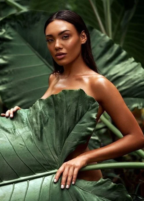 nude woman posing with a leaf