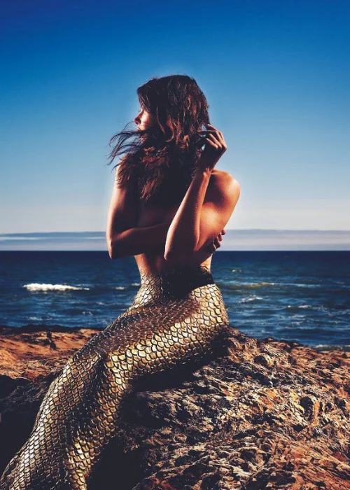 women posing as nude mermaid