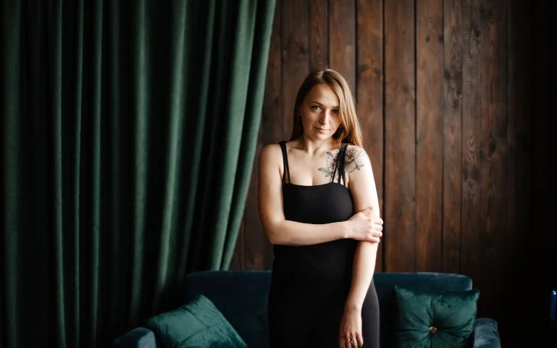 resources to create striking images, boudoir posing guide, boudoir lighting setup