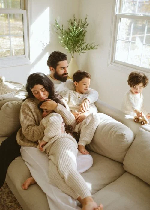 capture cozy couch moments, simple pose for family, couch pose