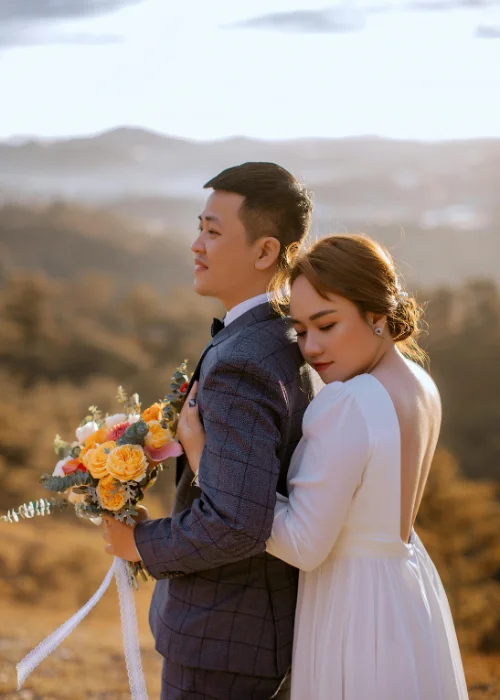 Titanic pose for wedding