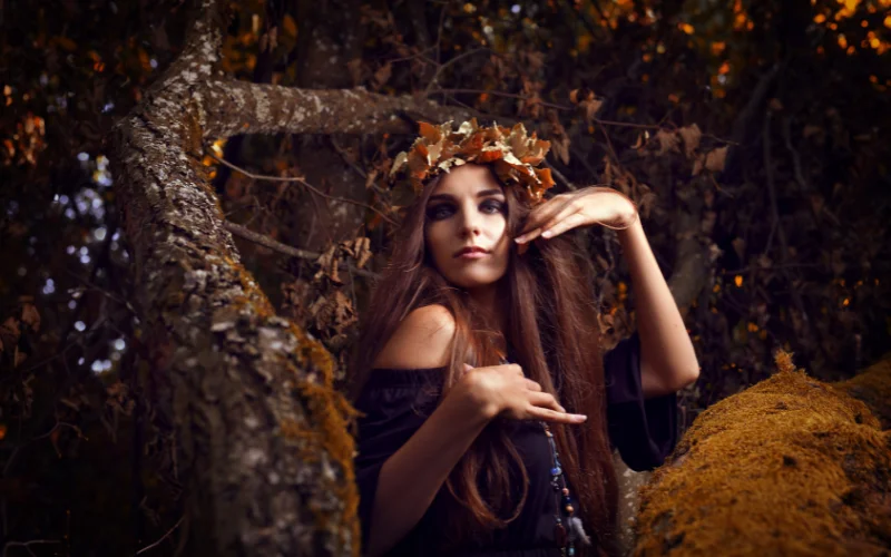 witch photography, witch themed photoshoot, witch photoshoot ideas, gothic photoshoot ideas, witchy photoshoot, witch photoshoot outfit ideas, witchy photoshoot ideas, best friend witch photoshoot, witch poses