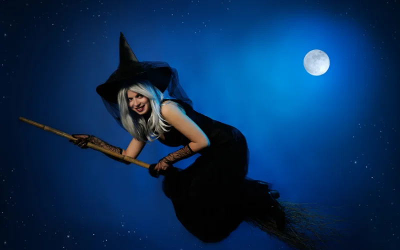 witch photography, witch themed photoshoot, witch photoshoot ideas, gothic photoshoot ideas, witchy photoshoot, witch photoshoot outfit ideas, witchy photoshoot ideas, best friend witch photoshoot, witch poses