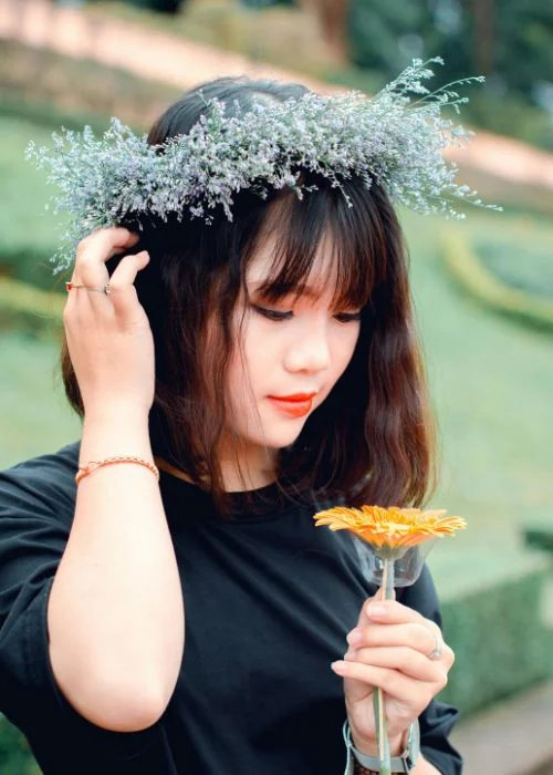 decorate your hair with flowers